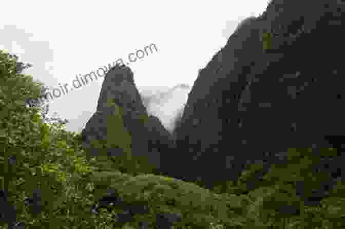 Iao Valley, Maui EXPLORING LOST MAUI PLACES OF POWER HISTORY MYSTERY AND HEALING (Hawaii Travel 2)